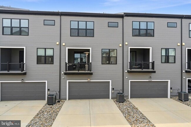 Building Photo - 16007 Hyde Pk Pl