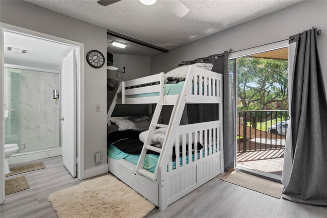 Building Photo - 22940 Oxford Pl