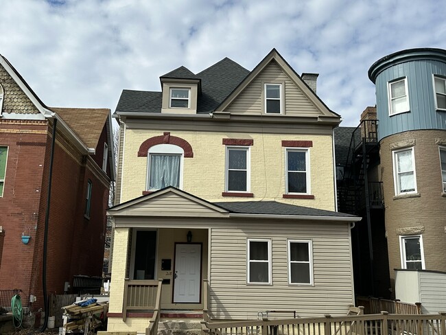 Building Photo - 218 S St Clair St