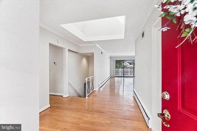 Building Photo - 5813 Midhill St