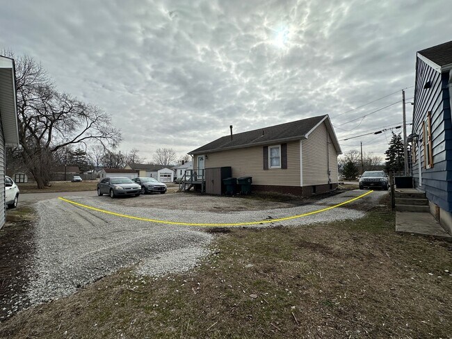 Building Photo - Immediate Move-In! Renovated 2BR House Near Ball State w/ Fireplace & Outdoor Space