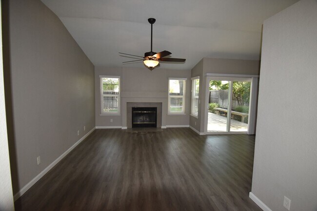 Building Photo - 301 Willowwood Ct
