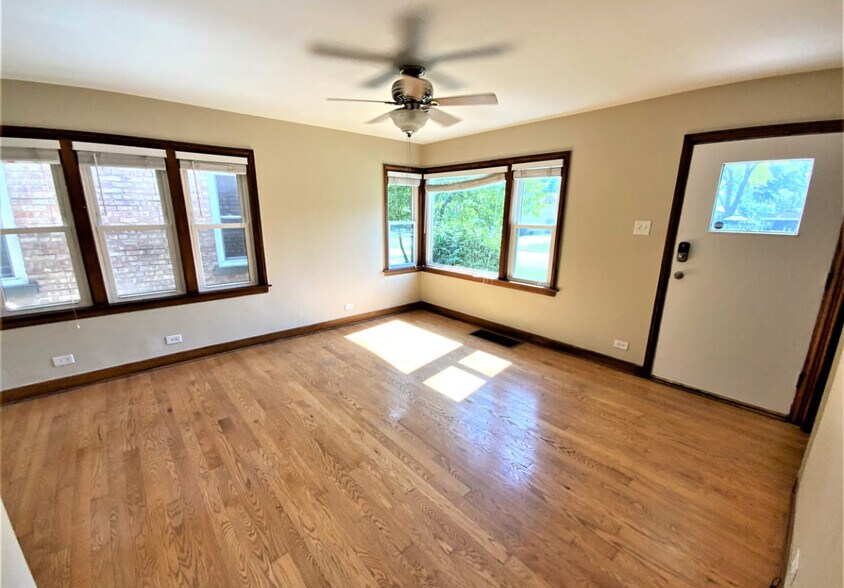 Building Photo - 3231 Park Ave