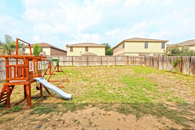 Building Photo - 907 Starling Creek Loop