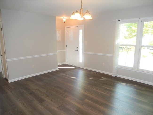 Building Photo - 3713 Sue Ellen Dr