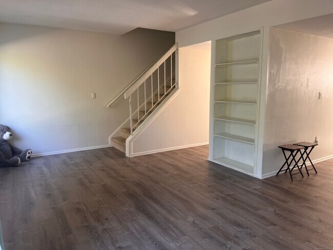 Building Photo - 155 Peddlers Dr