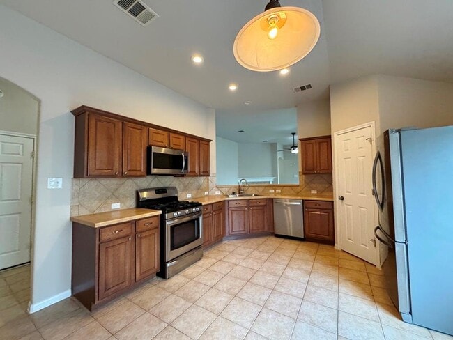 Building Photo - 285 Amber Ash Dr