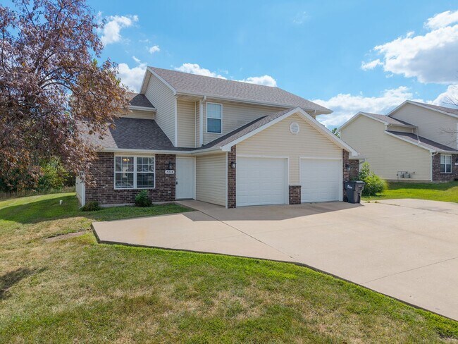 Primary Photo - 5716-5718 Canaveral Drive
