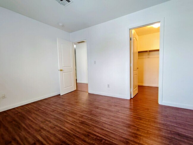 Building Photo - 267 Daisy Gold Ct