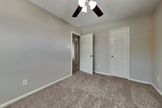 Building Photo - 16731 N Blue Jay Dr
