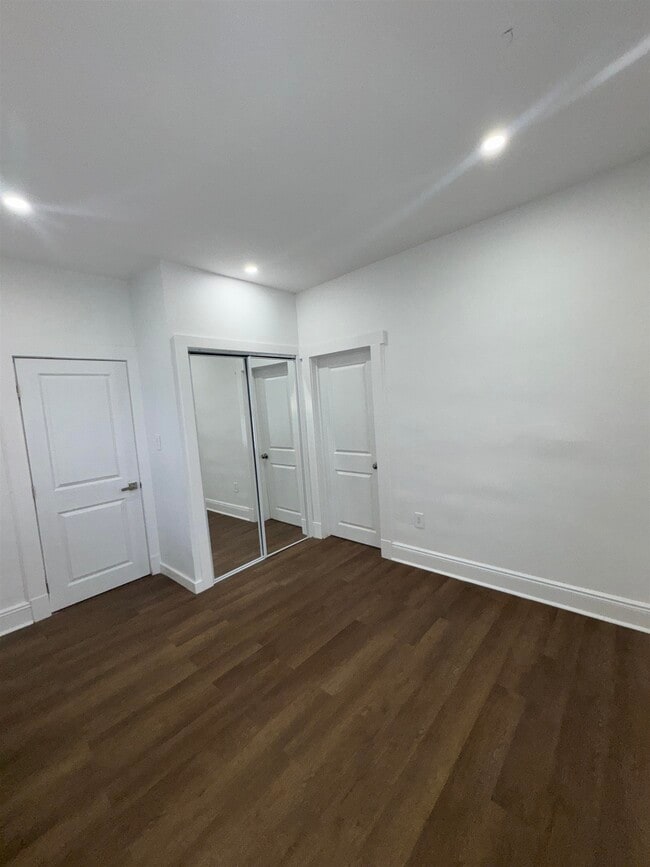 Building Photo - 438 4th St