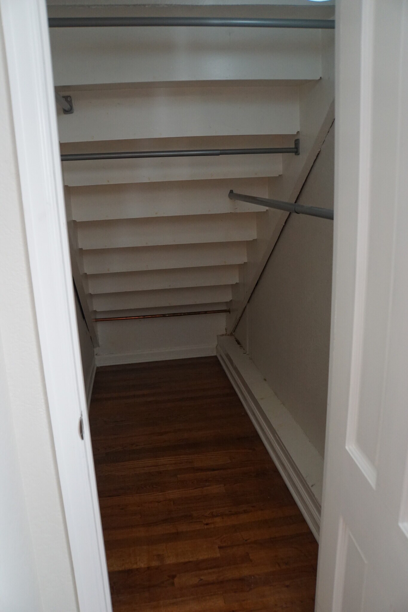 Building Photo - 7 5th Ave