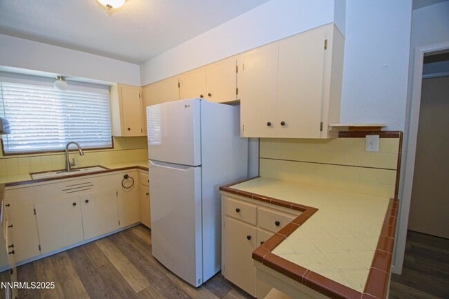 Building Photo - 3103 Lakeside Dr