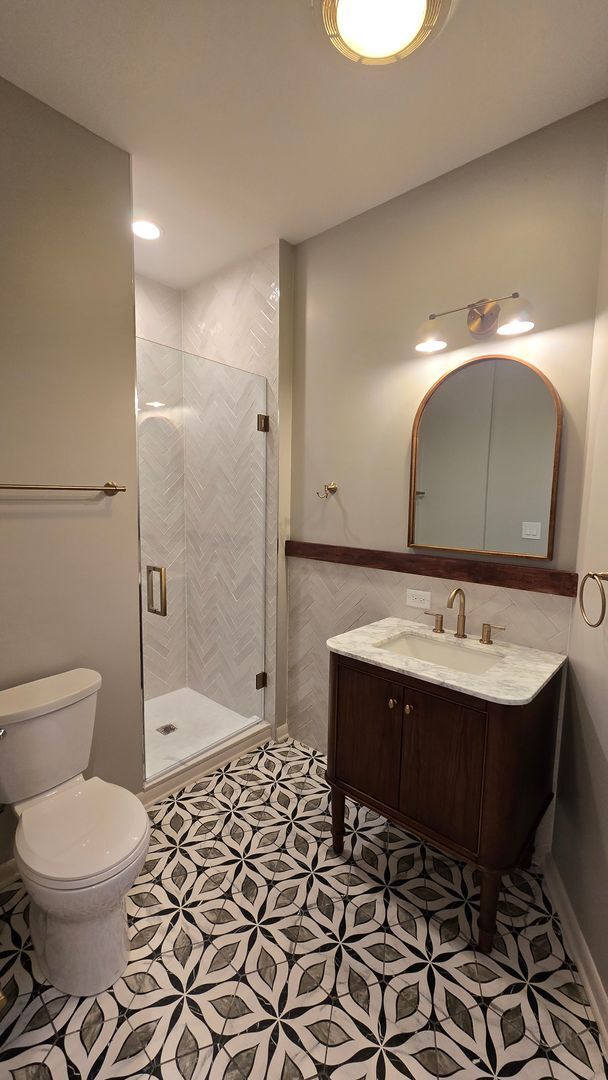 Building Photo - REMODELED 3 Bedroom & 2 Bathroom Apartment in the Heart of Lincoln Park!