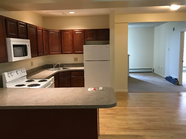 Primary Photo - 181 Main St