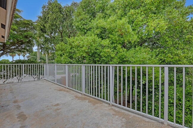 Building Photo - 176 Bellezza Terrace