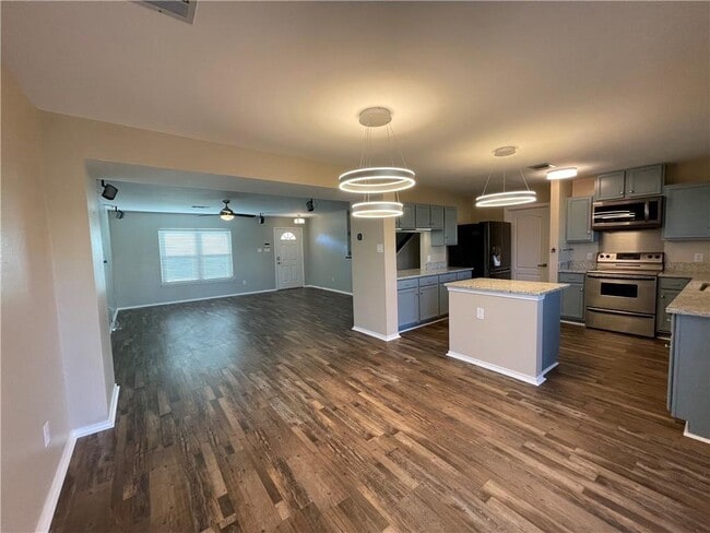 Building Photo - 1102 Keeshond Pl