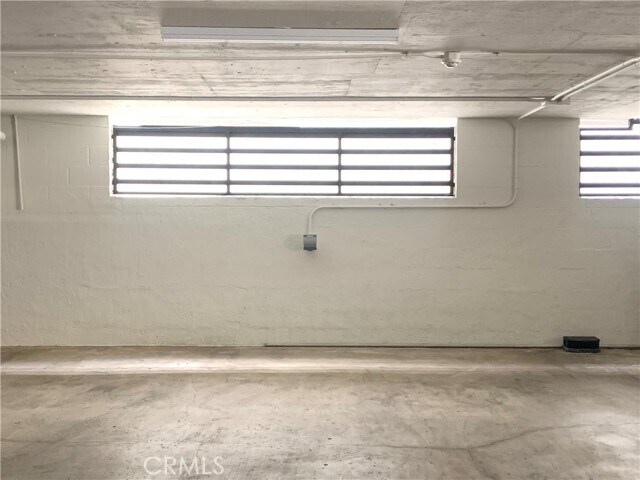 Building Photo - 425 S Catalina Ave
