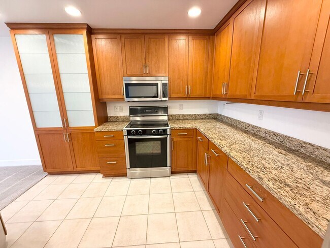 Building Photo - 2BR Condo with Private Patio Near Discovery Park – Blue Heron Community