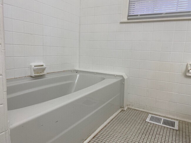 Building Photo - 135 Ayers Dr