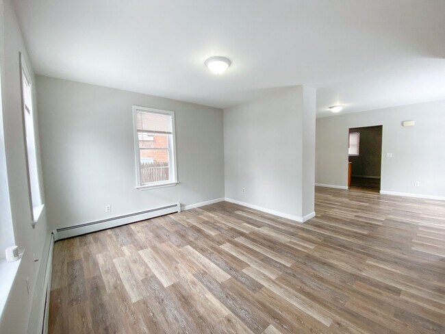 Building Photo - 158 Ward St
