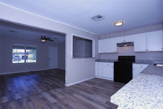 Building Photo - 130 Bennett Dr