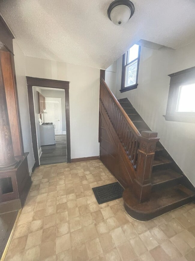 Building Photo - 126 W Wellington St