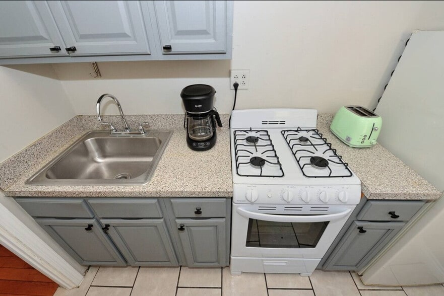 Building Photo - 444 First Ave Loop