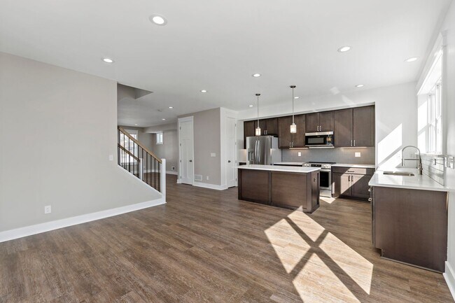 Building Photo - $1,000 MOVE-IN CREDIT!