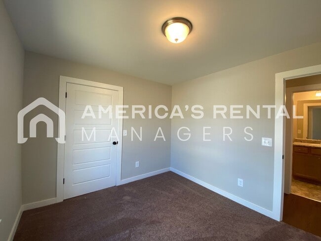 Building Photo - Home for Rent in Talladega, AL...Available to View with 48-hour notice!!!