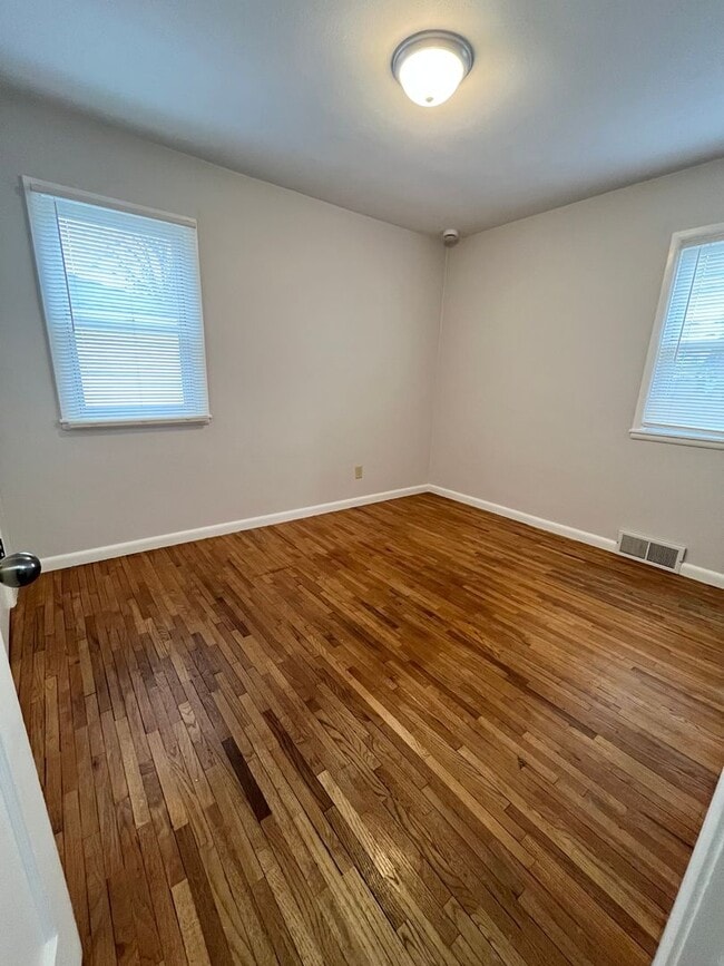 Building Photo - 2 Bed/1 Bath Rental Home!