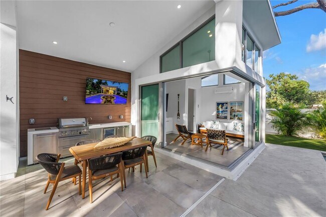 Building Photo - 2065 Goldenrod St