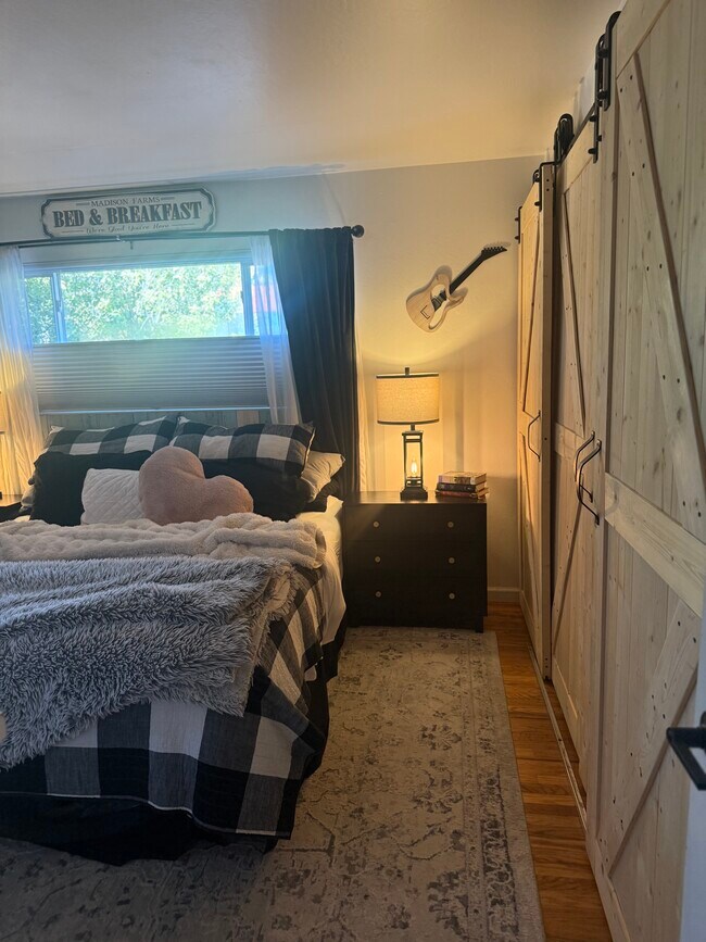 Building Photo - 3136 Hoen Ave