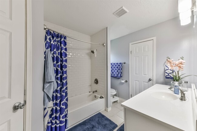 Building Photo - 3205 Brookhurst Ln