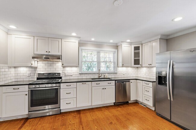 Building Photo - Charming Updated Bungalow in Raleigh’s Mordecai District!