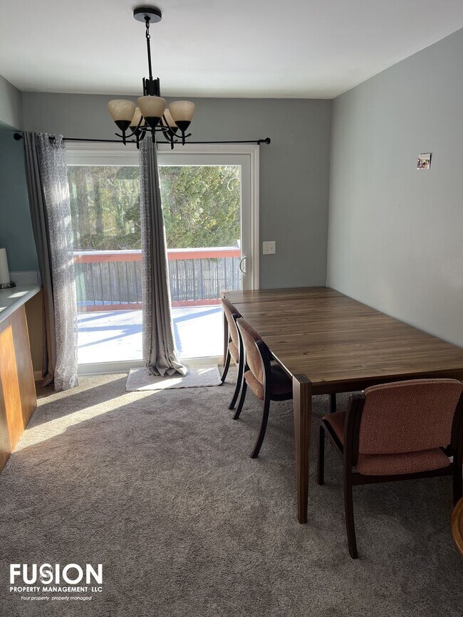 Building Photo - Fully Furnished Rental w/Steam Room & Sauna!