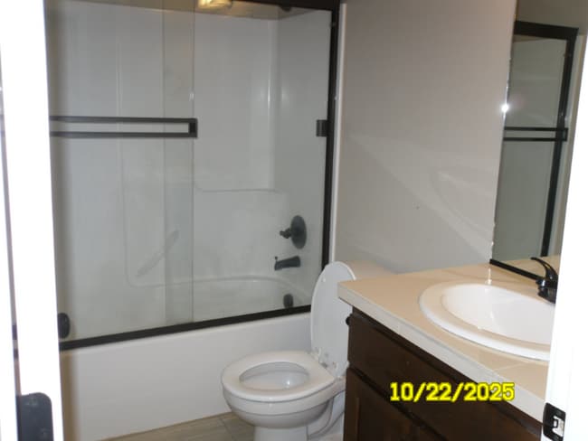 Building Photo - 4300 NE 34th Cir