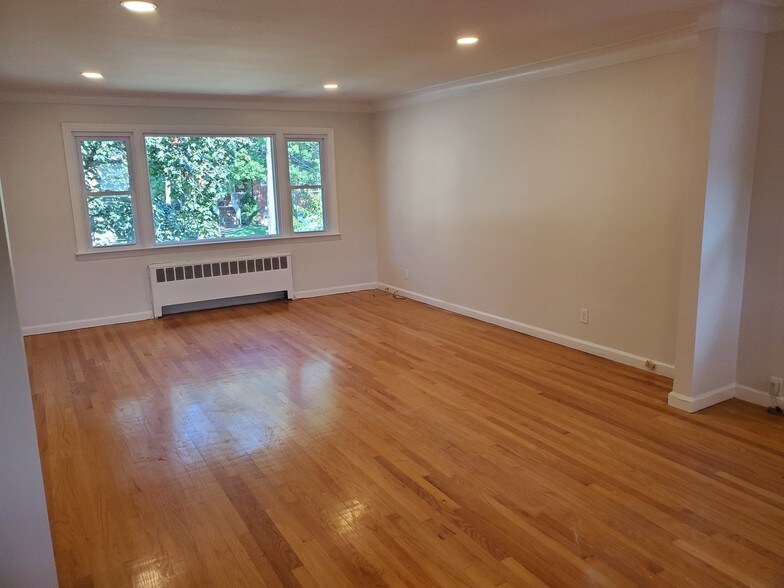 Living Room - 216 Glen Ave