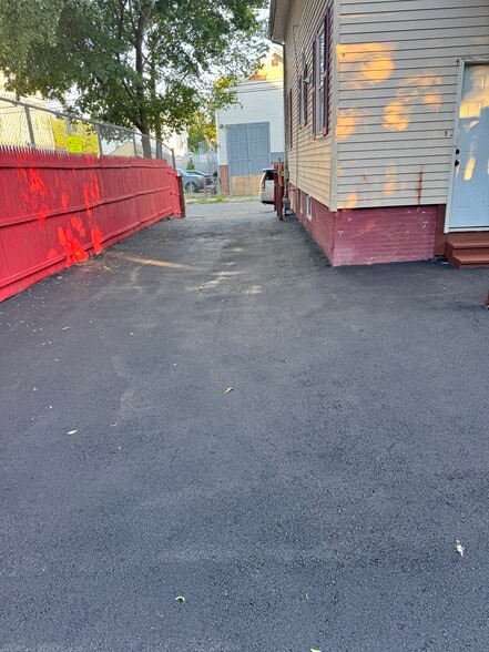 Building Photo - 211 Oxford St