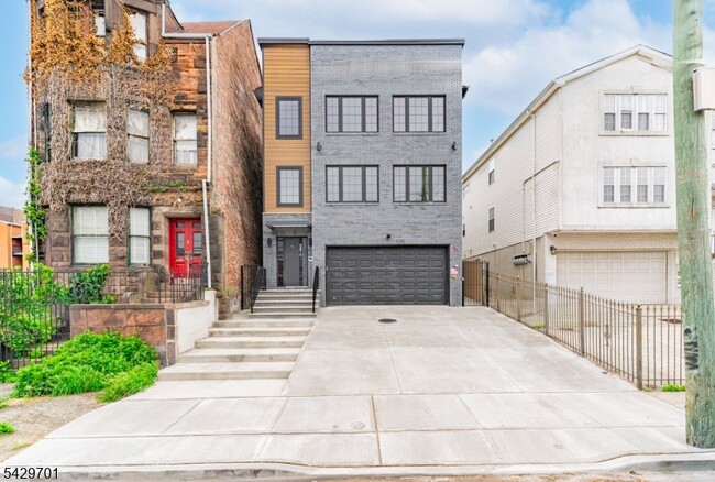 Building Photo - 129 Mt Pleasant Ave