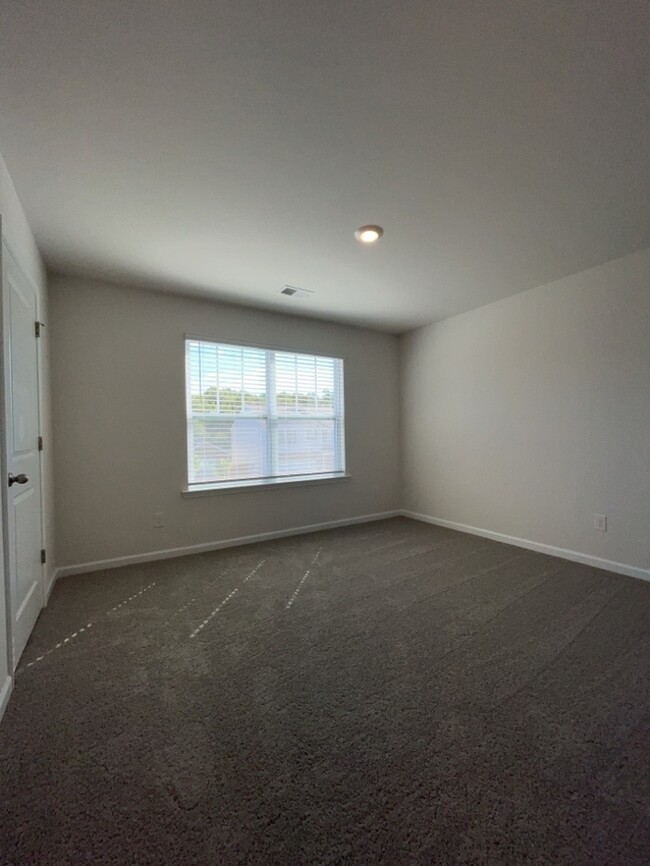 Building Photo - Beautiful Fountain Inn Home