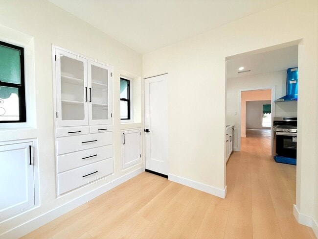 Building Photo - 6130 Whitsett Ave