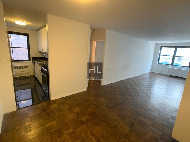 Building Photo - 5 AVENUE
