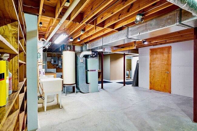 Building Photo - Convenient 3BR/2BA in Homewood