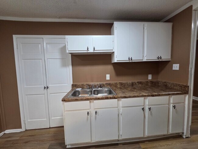 Building Photo - 3263 Baskin St
