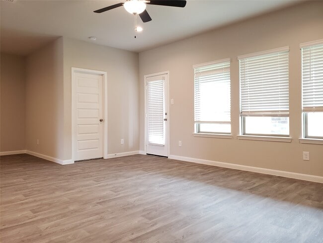 Building Photo - 3642 Park Vista Dr