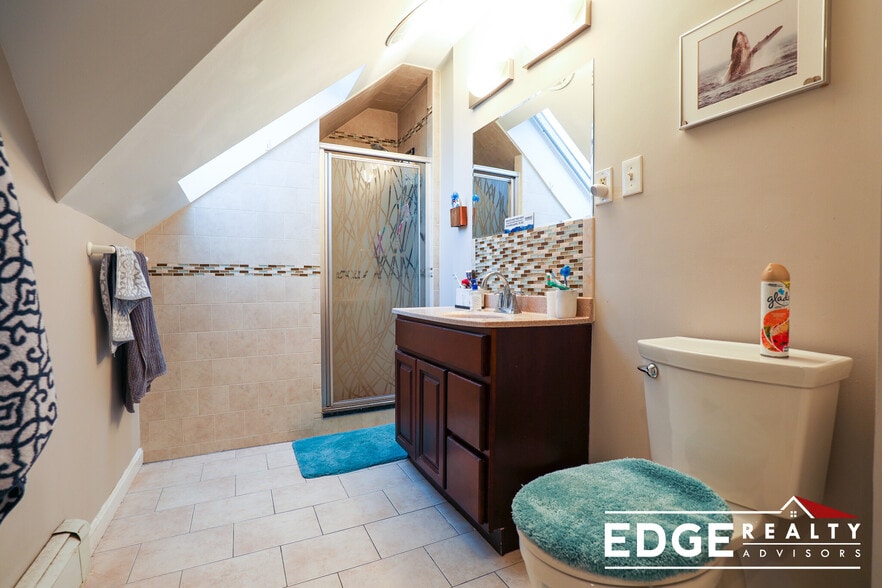 Building Photo - 33 Long Ave