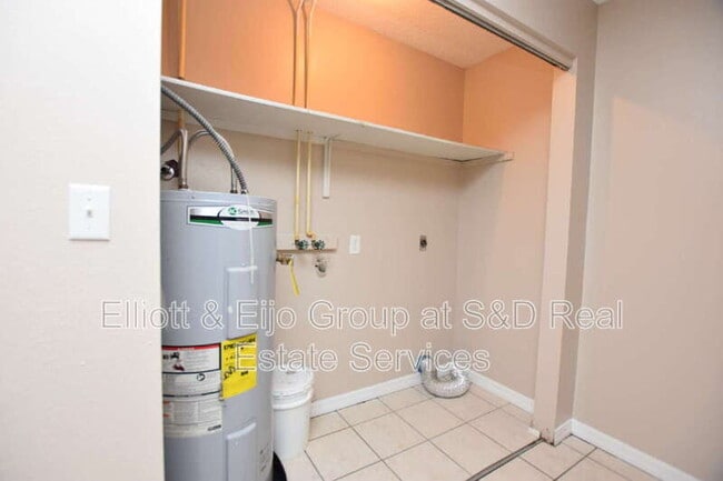Building Photo - 774 Zella Ln