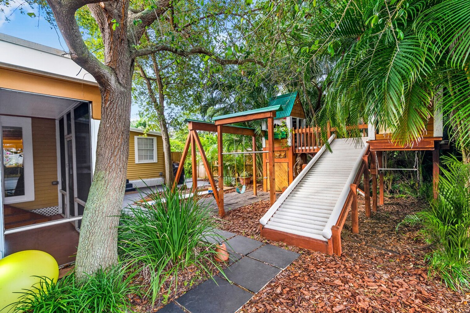 Building Photo - 303 Lang Rd