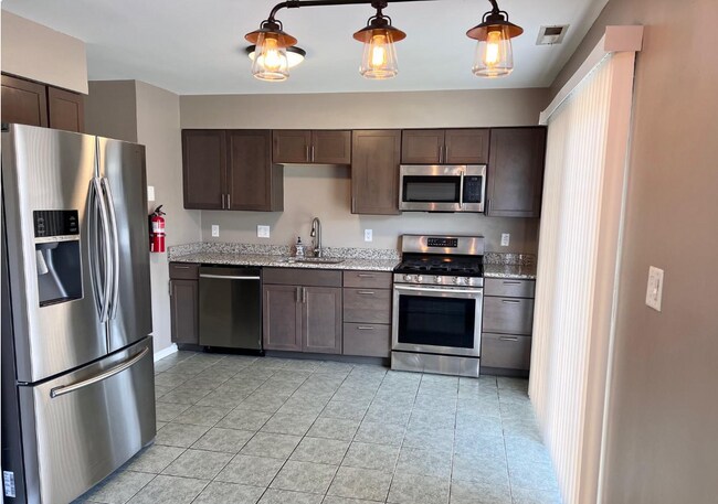 Building Photo - 3201 Saxony Dr